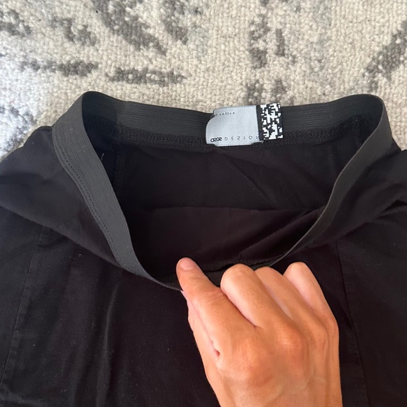 ASOS: Tall Black Skater Flowy Skirt, Size 4 - Picture 4 of 6